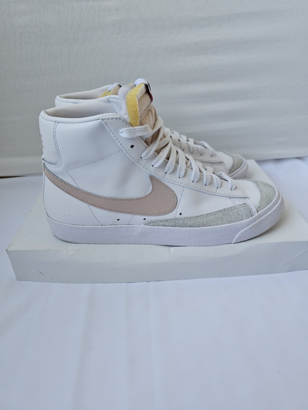 Nike Blazer Mid '77 Vintage White Oxford Pink Sneakers - Size 11.5W / 10M
